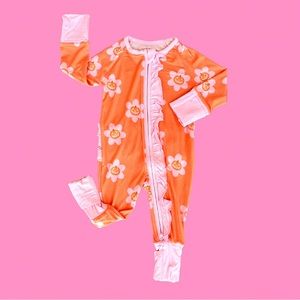 Poppy Kids Co Groovy Jack-o-Lantern Bamboo Ruffle Romper Pajamas 3-6 months